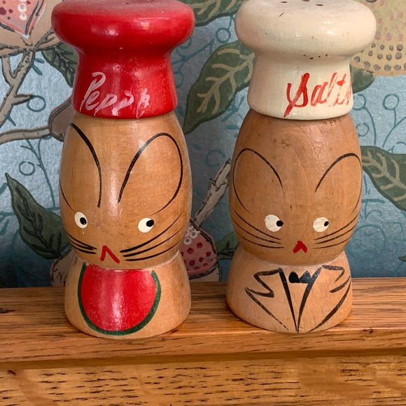 1960s Wooden Salt and Pepper Shakers - Picture 3 of 15